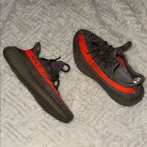 Yeezy 350 V2 - Size 6.5